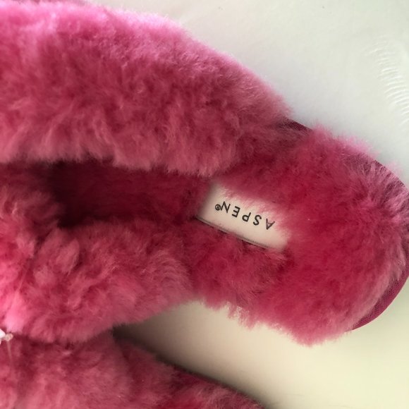 ASPEN Girls Crisscross Sheepskin Slippers XL Hot Pink - Picture 6 of 6